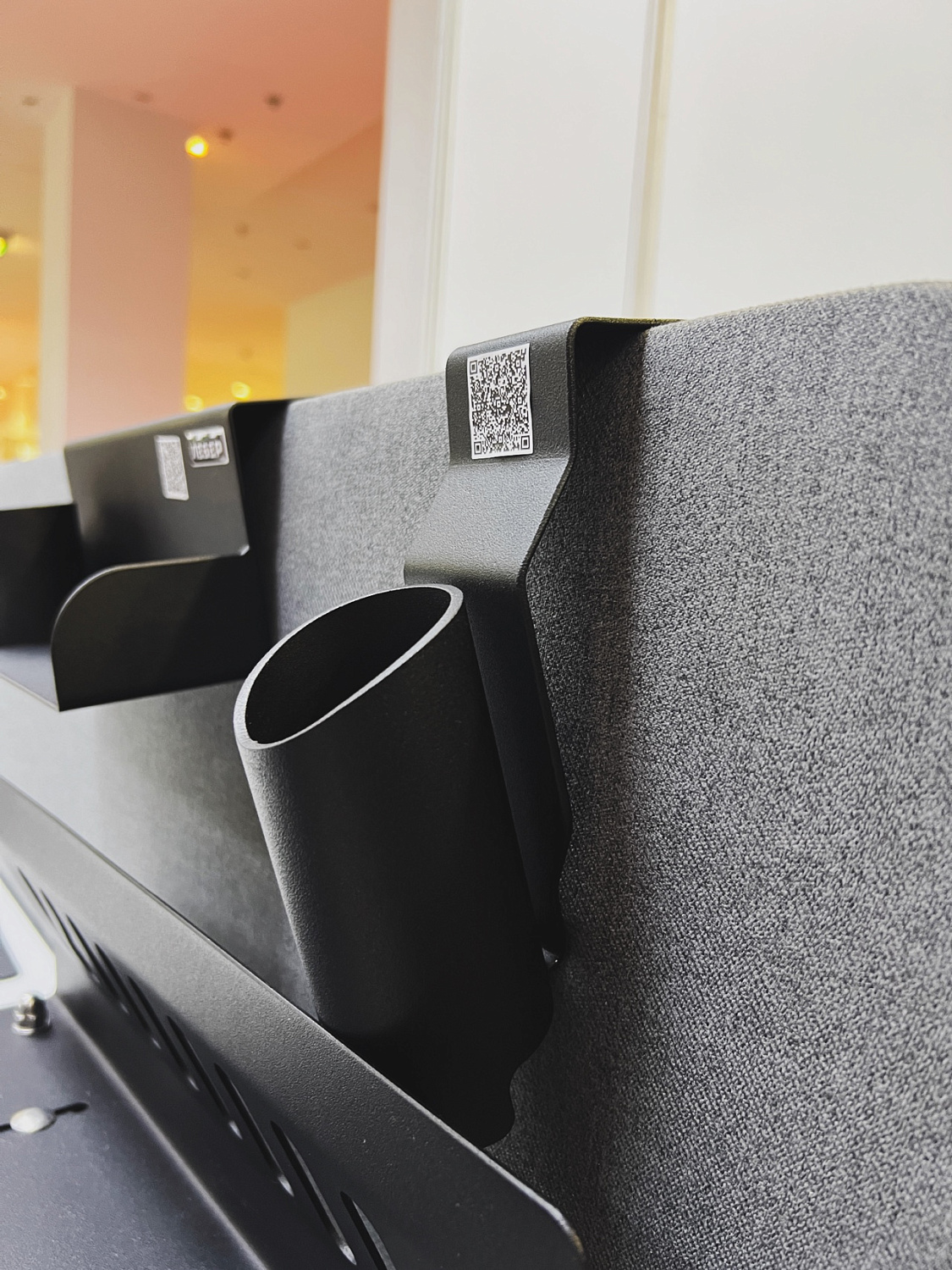 Подвесной стакан для ручек