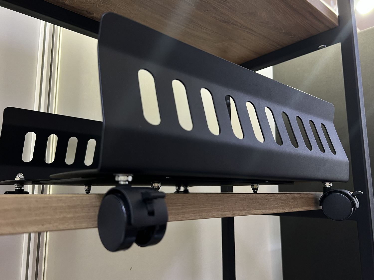 Тележка для системного блока на колесиках