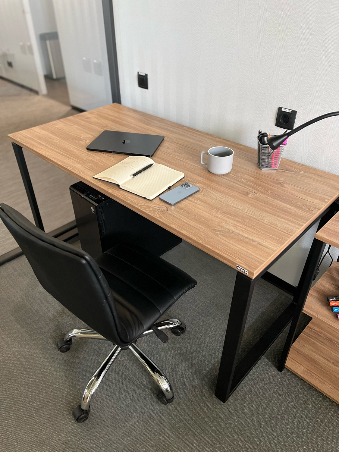 Стол офисный модульный О-образное подстолье