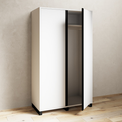 Шкаф для одежды с распашными дверцами