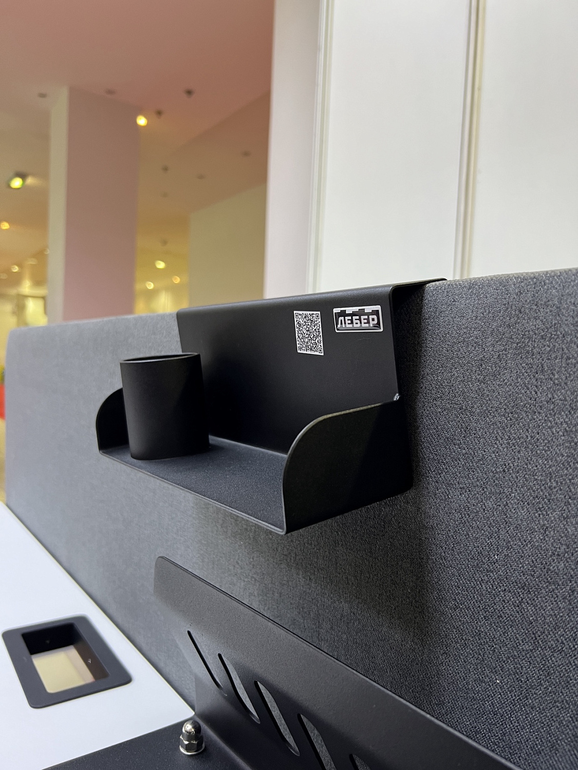 Подвесная полка со стаканом